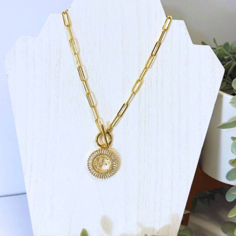 NEW THE SIS KISS women's paperclip radiant initial necklace in gold